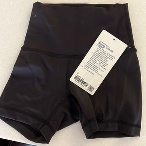 Wunder Under 4 inch shorts never been worn